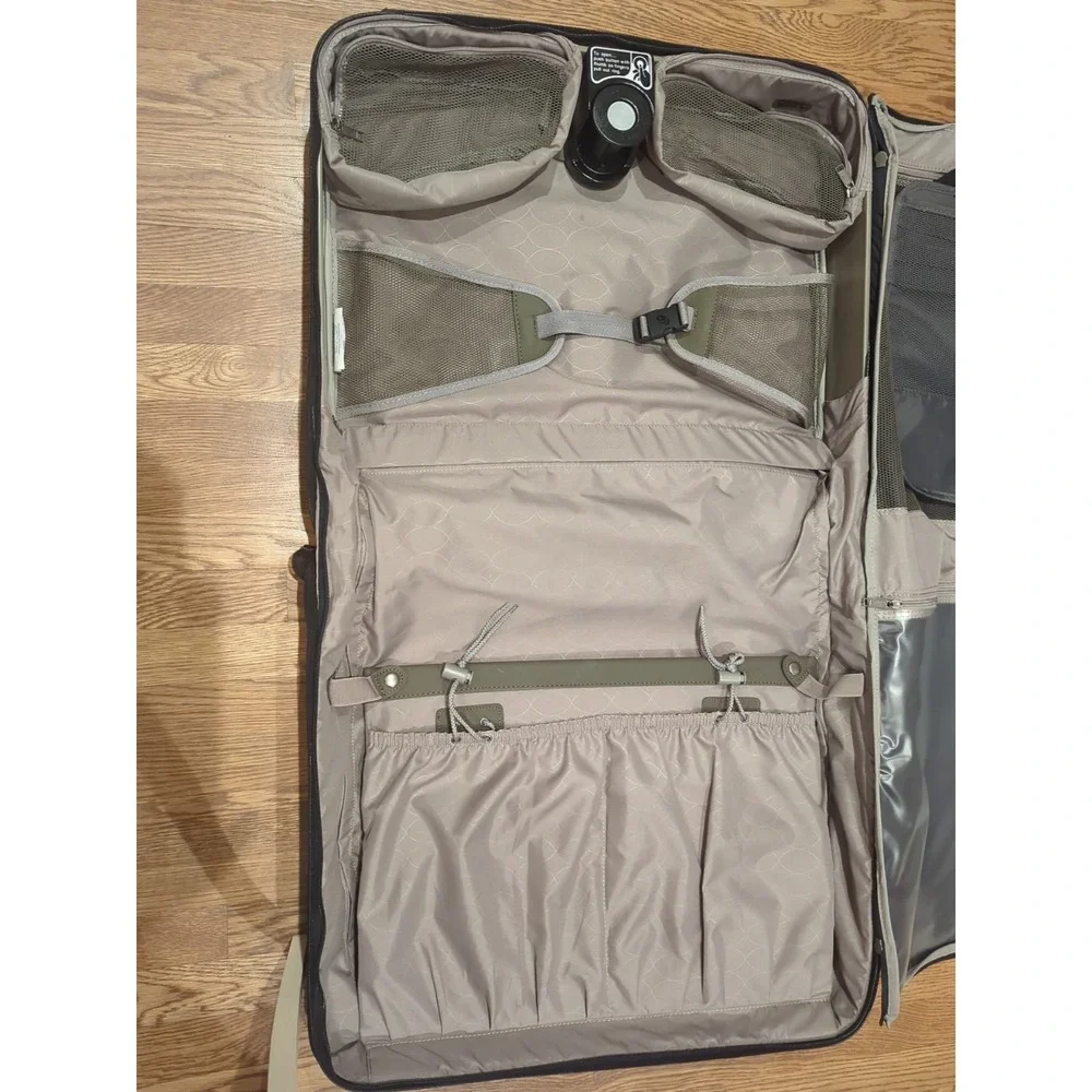 American Tourister 2 Wheels Garment Bag - Black